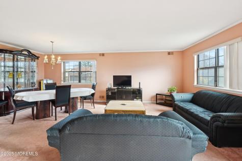 1 Suffolk Way Marlboro NJ 07746