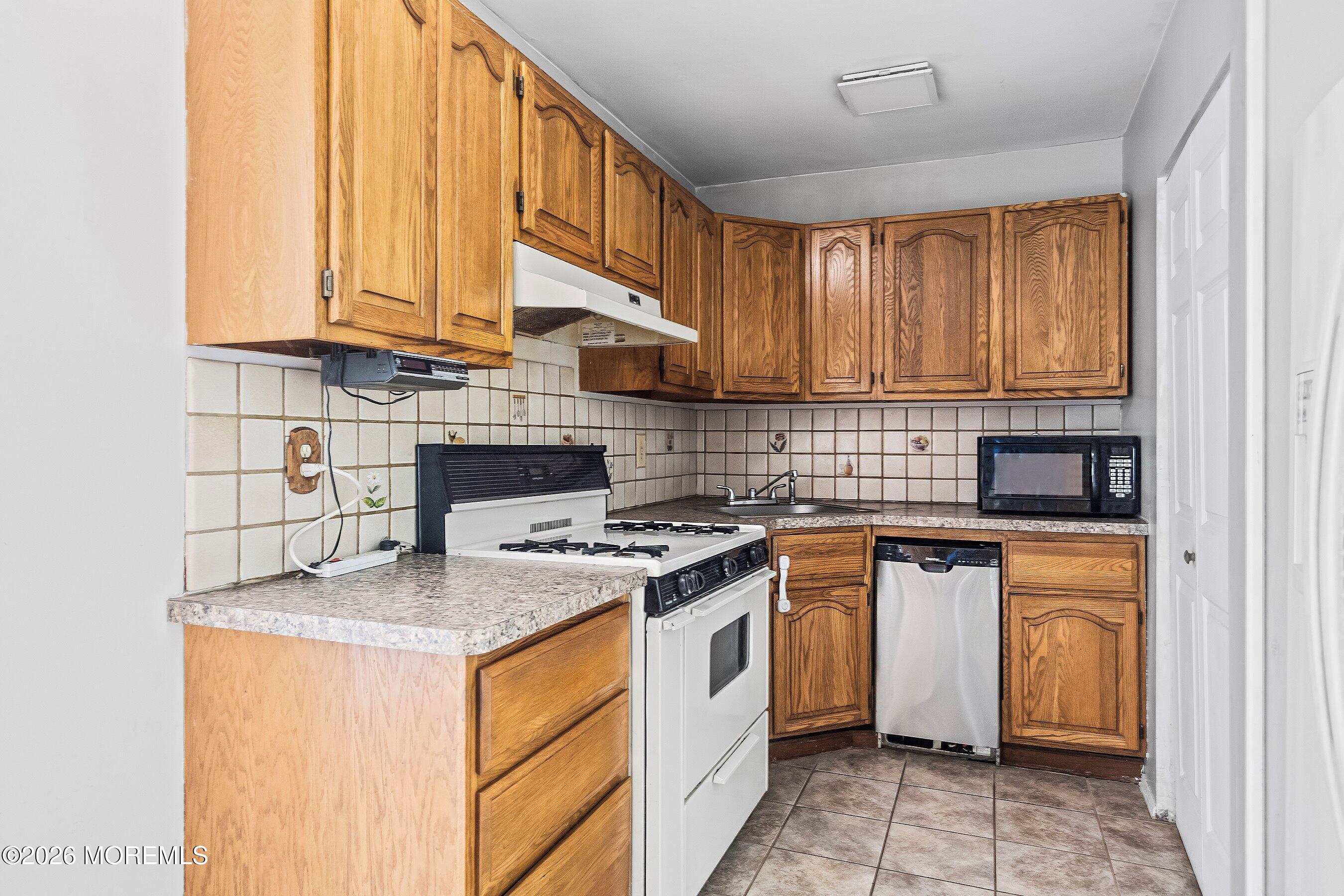 28 Murdock Place Jackson NJ 08527