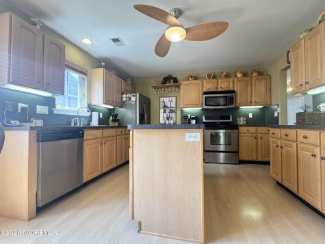 27 Rosewood Drive Lakewood NJ 08701