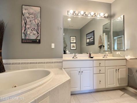 27 Rosewood Drive Lakewood NJ 08701