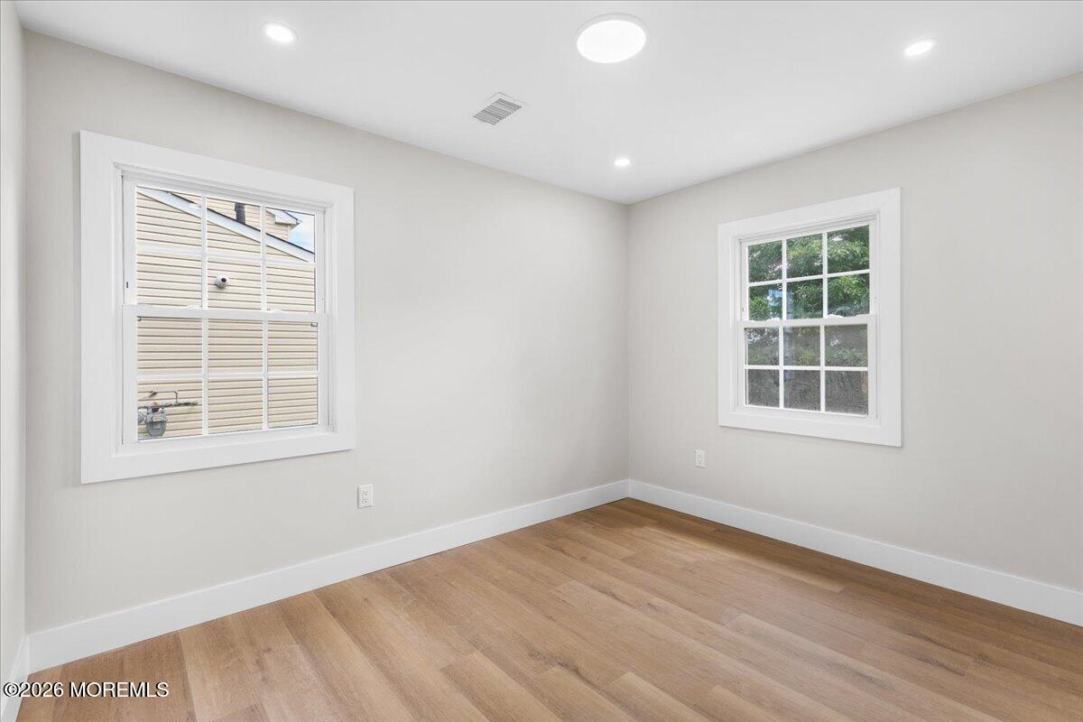 28 Fayette Lane Matawan NJ 07747