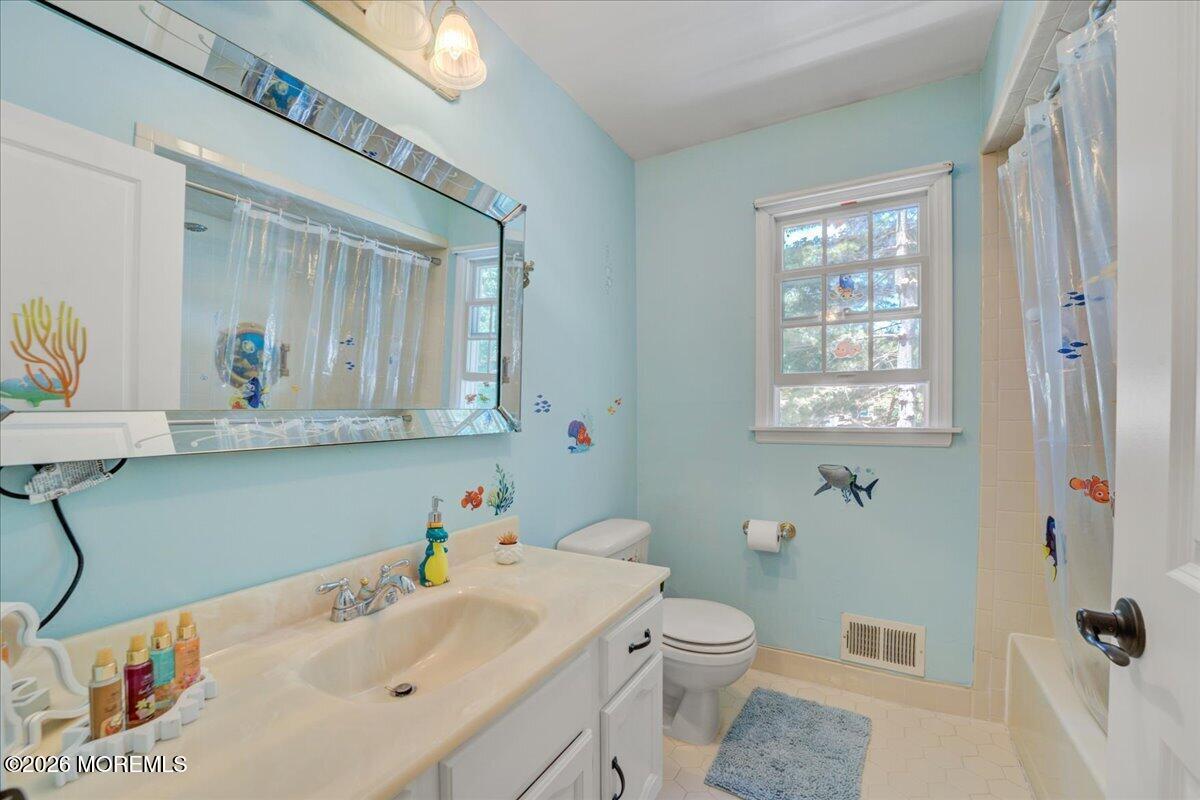 5 Trotter Terrace Belford NJ 07718