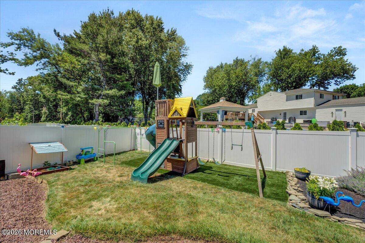5 Trotter Terrace Belford NJ 07718