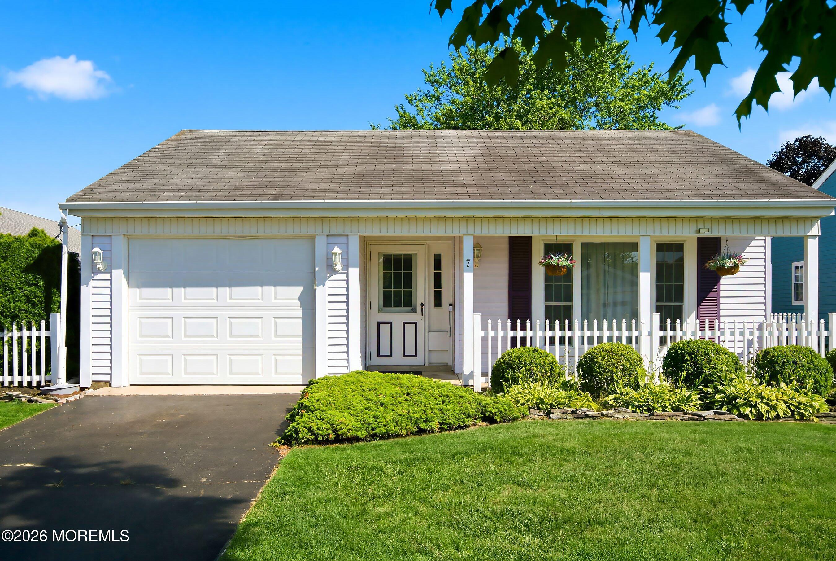 Manchester NJ, 7 Greenwich Avenue