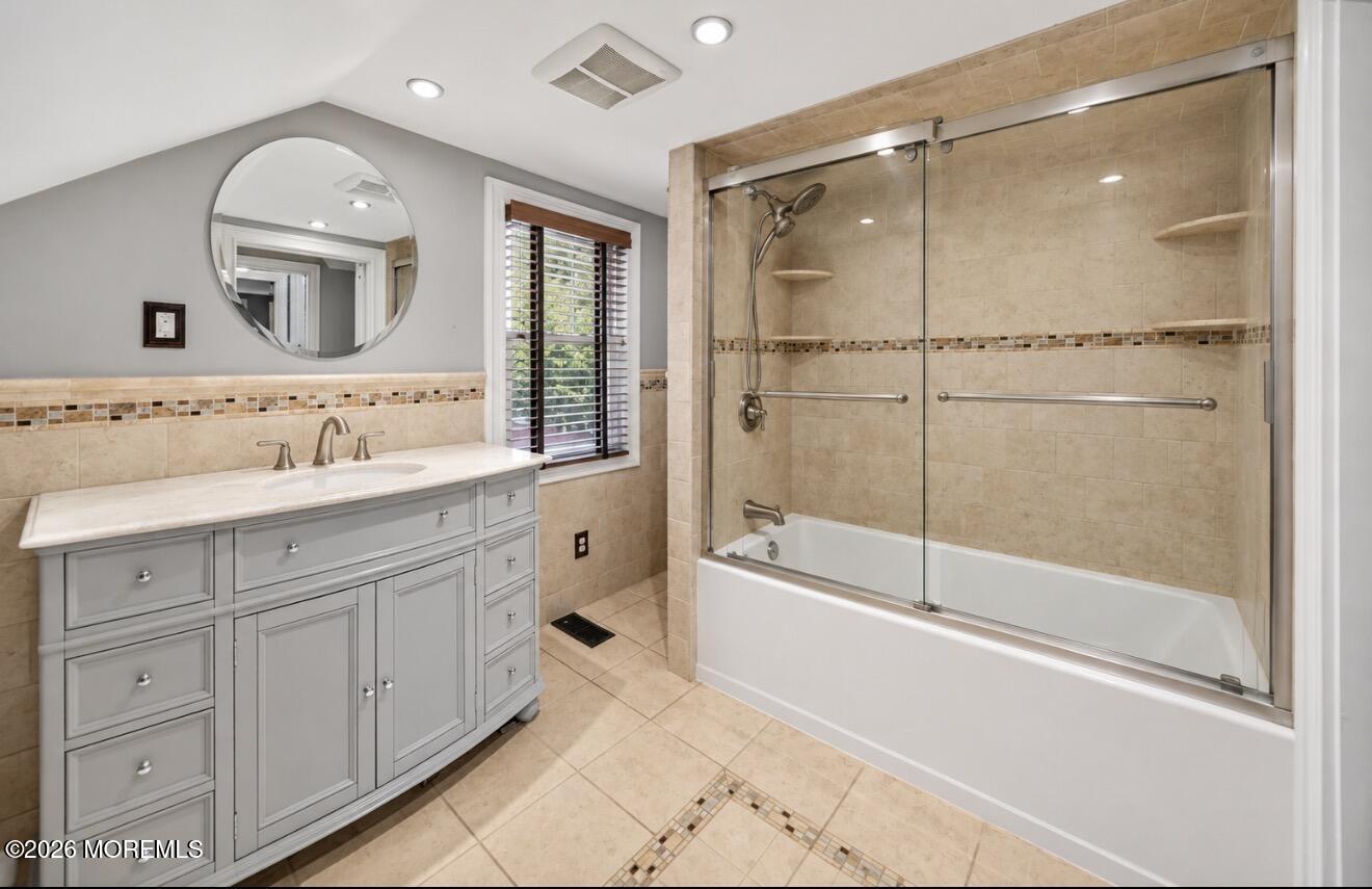 61 Alameda Court Shrewsbury Boro NJ 07702
