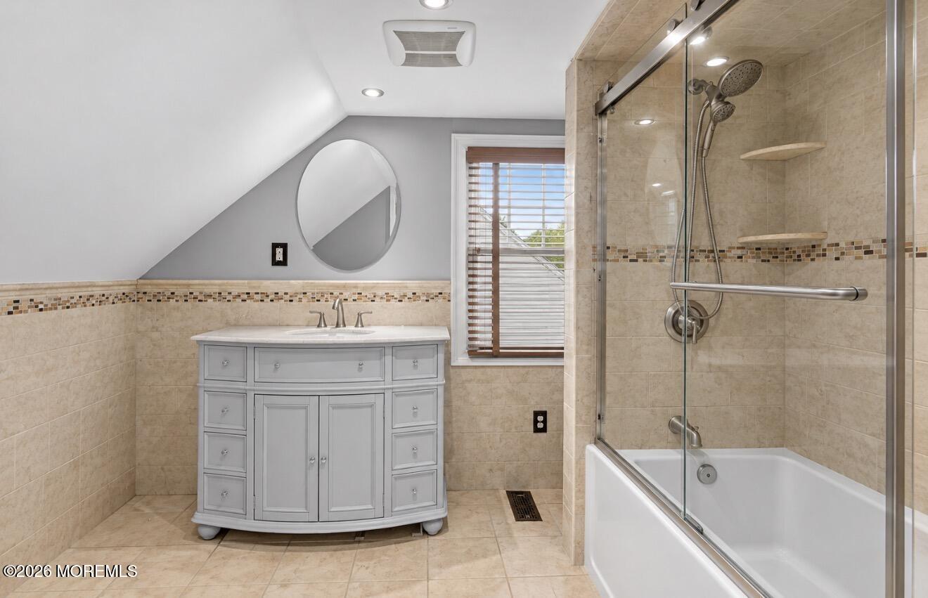 61 Alameda Court Shrewsbury Boro NJ 07702