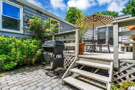 90 Queens Drive S Little Silver NJ 07739
