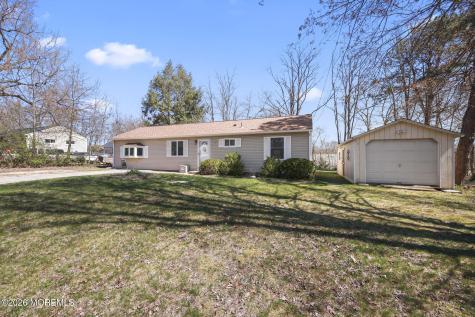 4 Spruce Road Howell NJ 07731