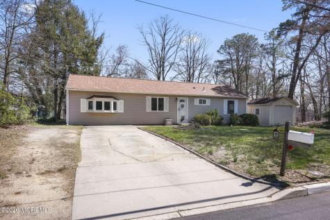 4 Spruce Road Howell NJ 07731