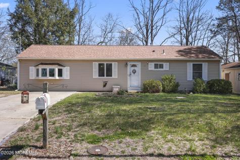 4 Spruce Road Howell NJ 07731