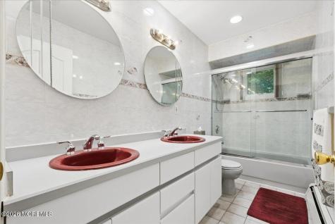 5 Martin Court Manalapan NJ 07726