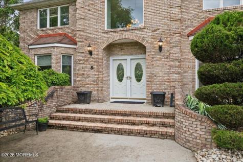5 Martin Court Manalapan NJ 07726