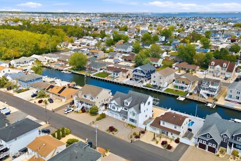 17 Lagoon Drive W Toms River NJ 08753