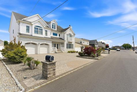 17 Lagoon Drive W Toms River NJ 08753