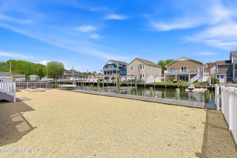 17 Lagoon Drive W Toms River NJ 08753