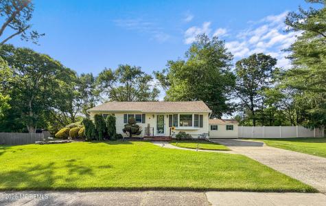 6 Aaron Avenue Howell NJ 07731