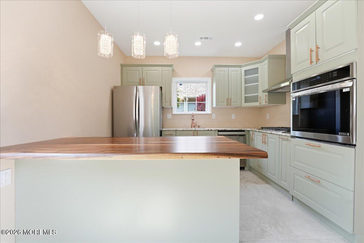 32 Gabriella Circle Manchester NJ 08759