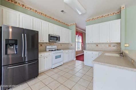 14 Williamsburg Court Allentown NJ 08501