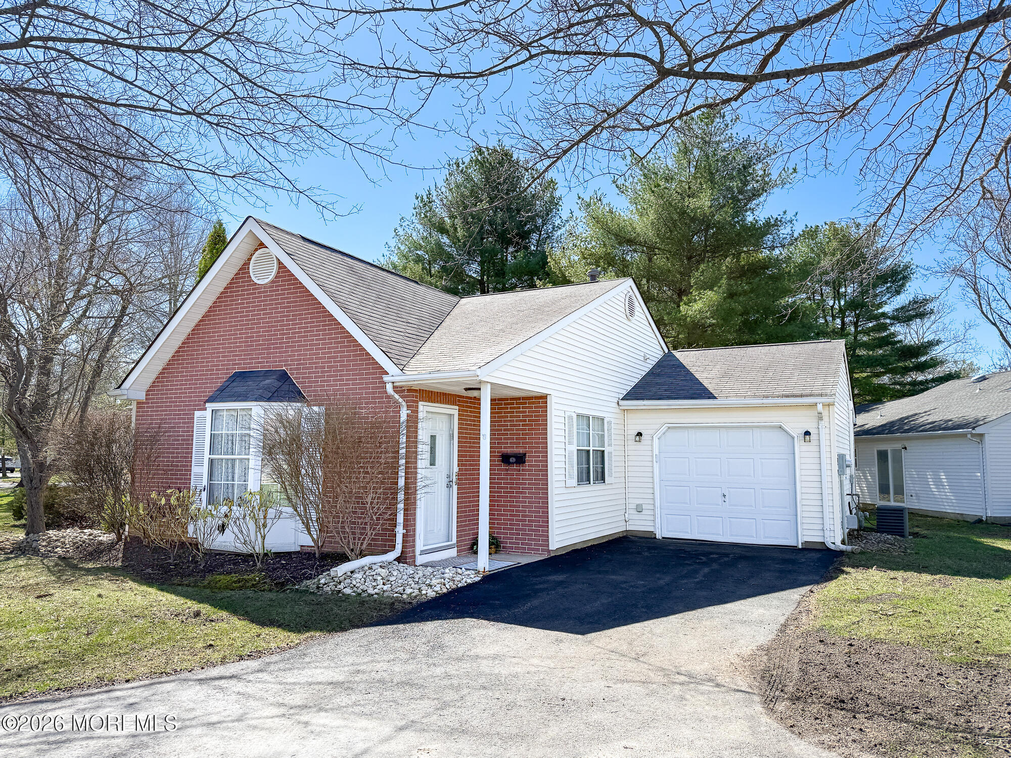19 Jaffreyton Close Howell NJ 07731
