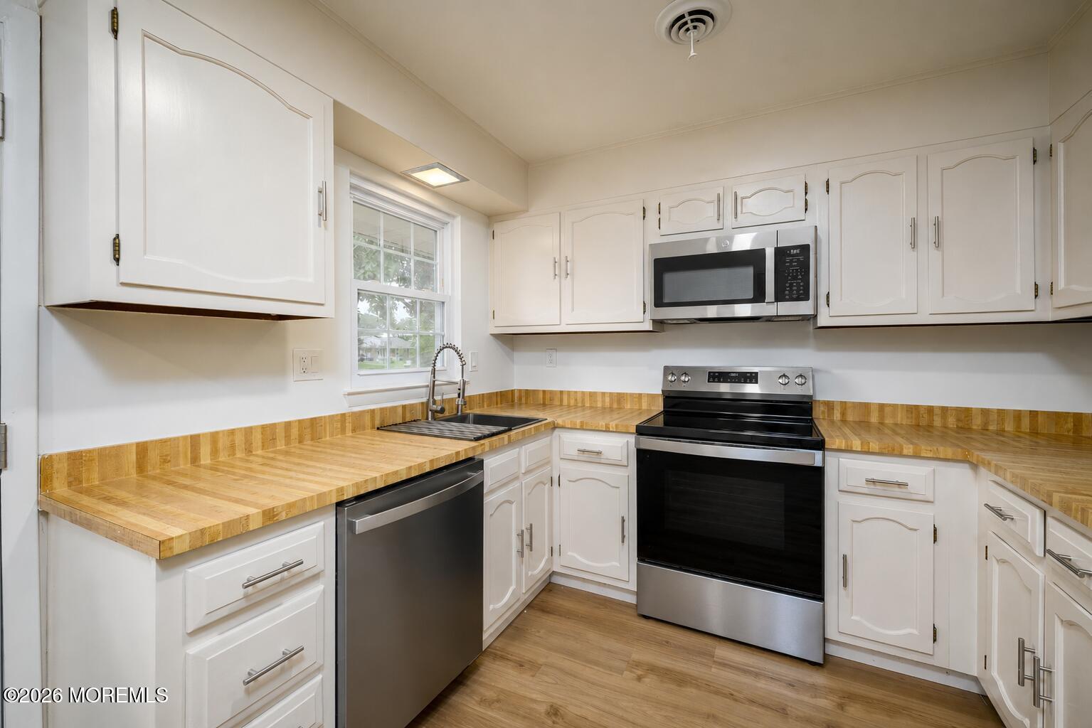 37 Cambridge Circle Manchester NJ 08759