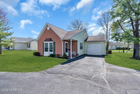 22 Farnworth Close Freehold NJ 07728