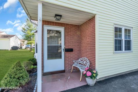 22 Farnworth Close Freehold NJ 07728