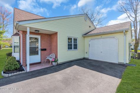22 Farnworth Close Freehold NJ 07728