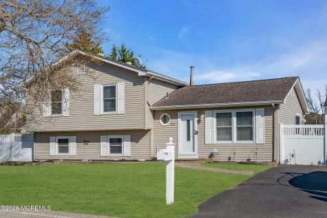 1233 Pacific Avenue Beachwood NJ 08722