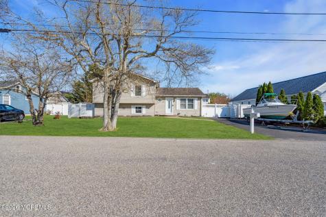 1233 Pacific Avenue Beachwood NJ 08722