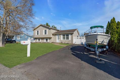 1233 Pacific Avenue Beachwood NJ 08722