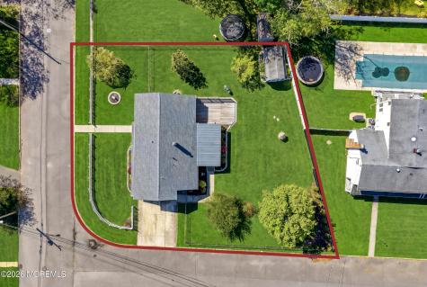 18 Barbara Lane Oakhurst NJ 07755