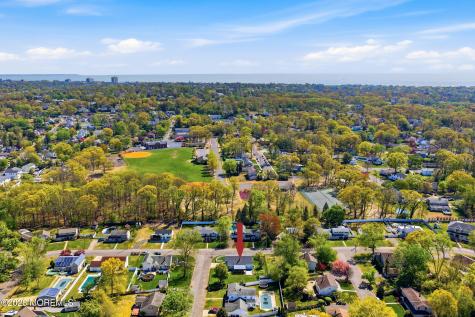 18 Barbara Lane Oakhurst NJ 07755