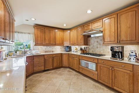 18 Barbara Lane Oakhurst NJ 07755