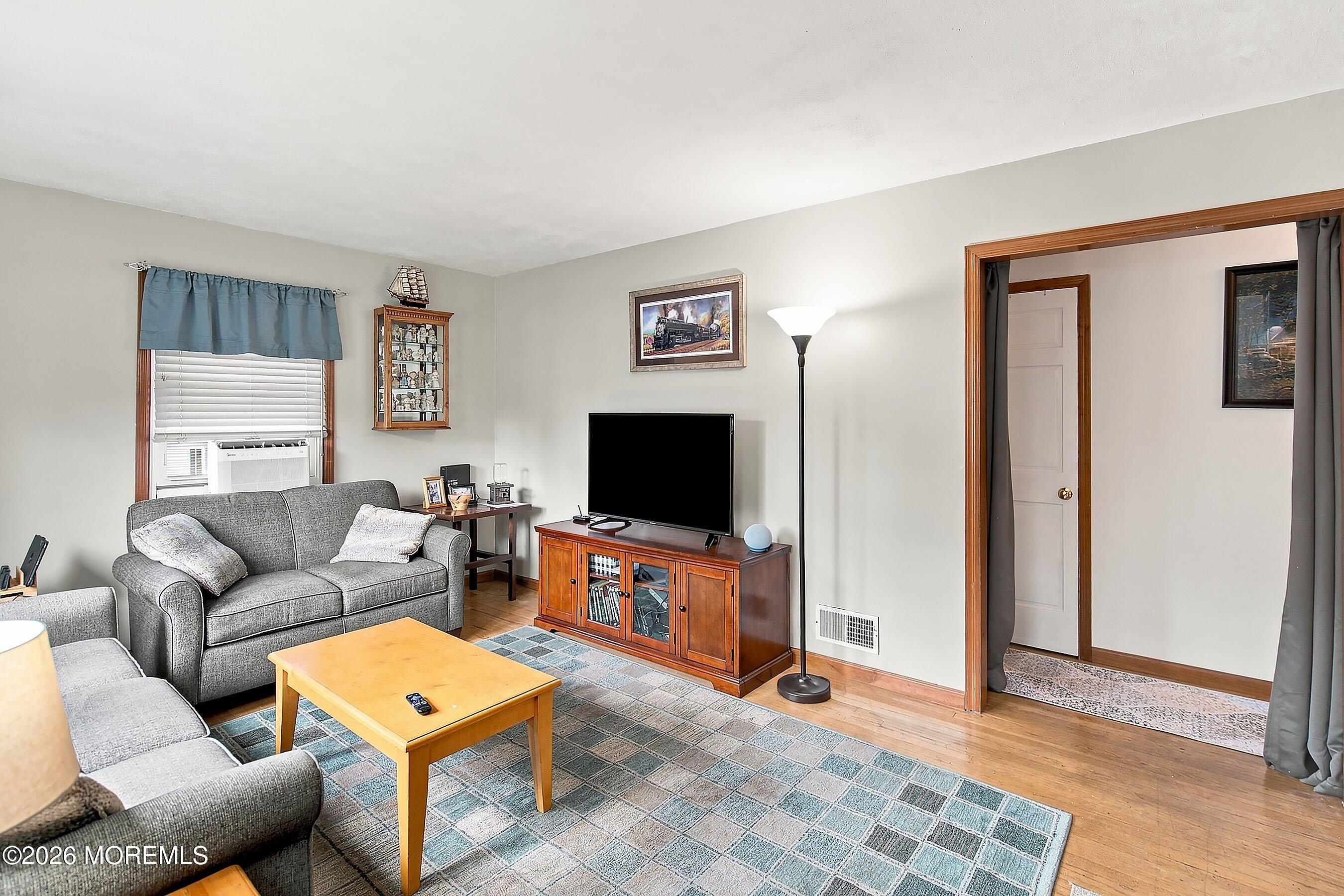 6 Burnham Road East Brunswick NJ 08816