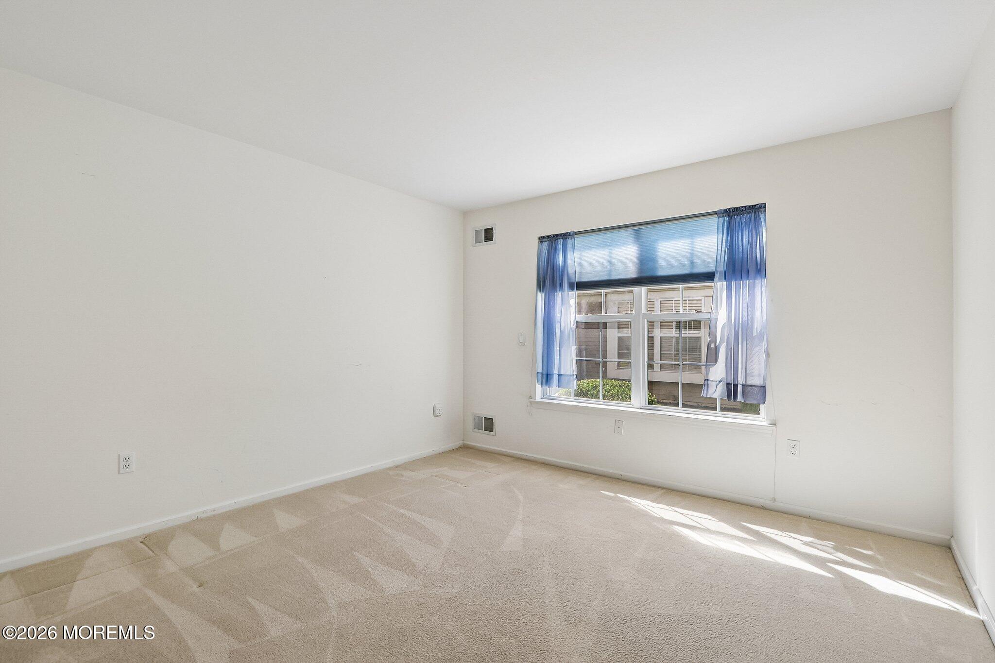 12 Sandhurst Road Lakewood NJ 08701