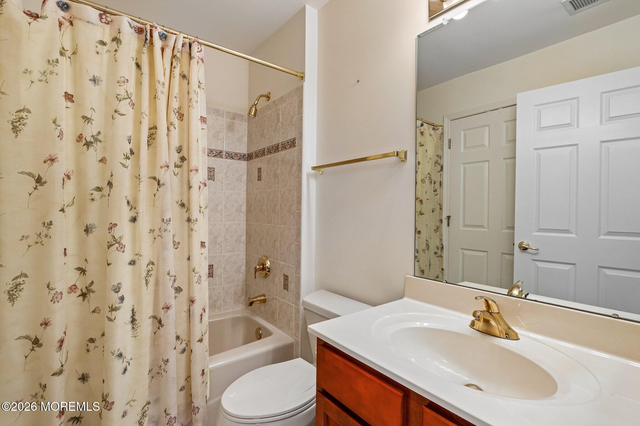 12 Sandhurst Road Lakewood NJ 08701