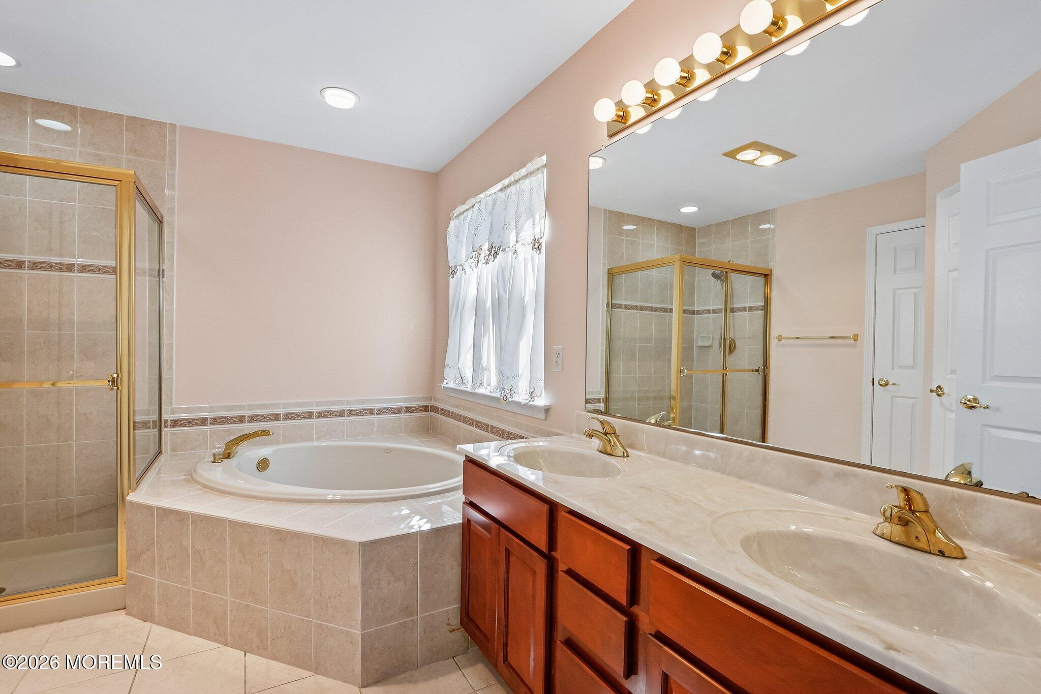 12 Sandhurst Road Lakewood NJ 08701