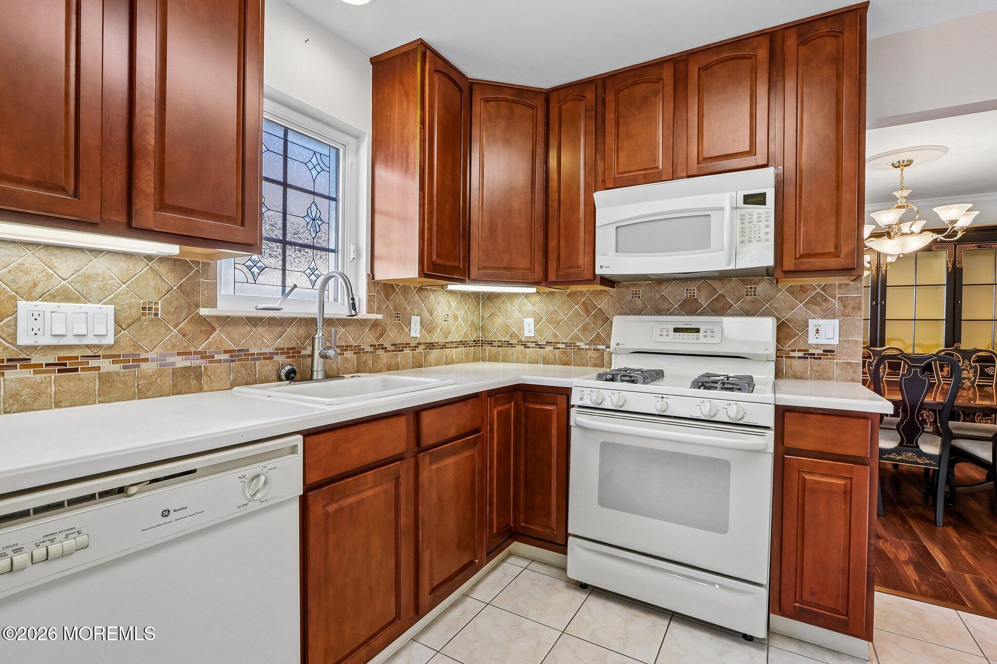 12 Sandhurst Road Lakewood NJ 08701