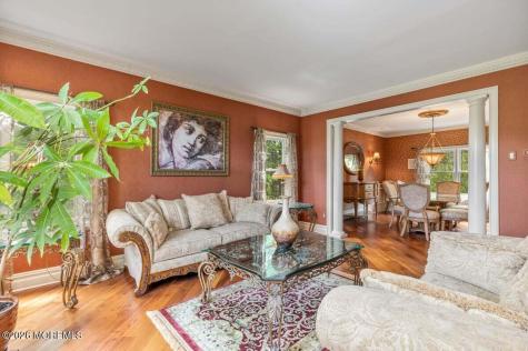 9 Woodmere Road Monroe NJ 08831