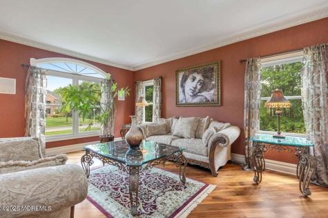 9 Woodmere Road Monroe NJ 08831