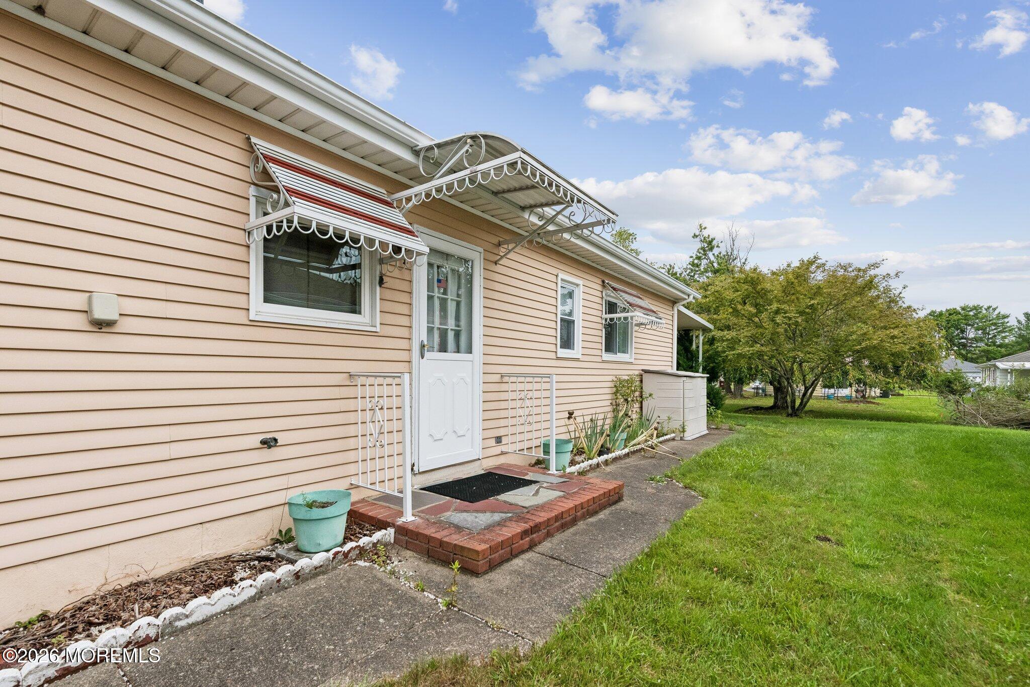 93 Hyannis Street Toms River NJ 08757