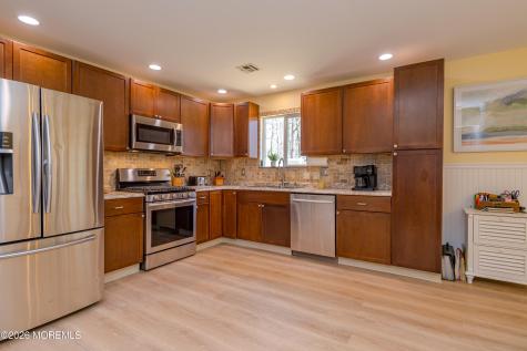 6 Avast Avenue Barnegat NJ 08005