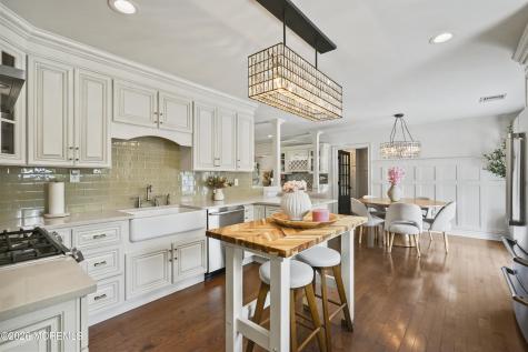 17 Ballantine Road Middletown NJ 07748