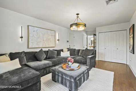 17 Ballantine Road Middletown NJ 07748