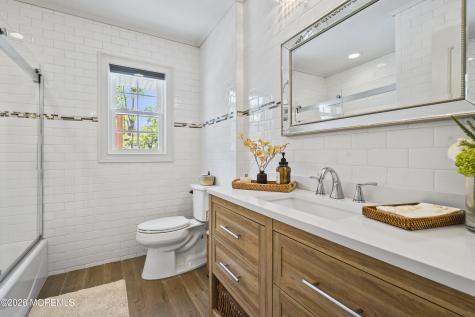 17 Ballantine Road Middletown NJ 07748