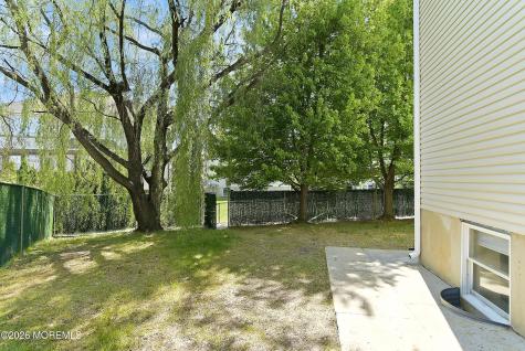 402 Twin Oaks Drive Lakewood NJ 08701