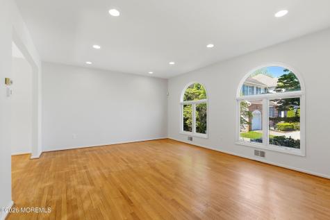 402 Twin Oaks Drive Lakewood NJ 08701