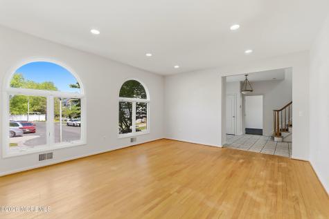 402 Twin Oaks Drive Lakewood NJ 08701