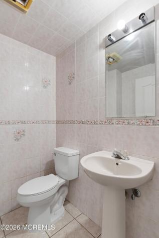 402 Twin Oaks Drive Lakewood NJ 08701