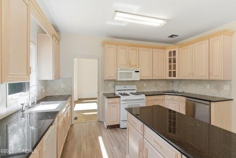 402 Twin Oaks Drive Lakewood NJ 08701